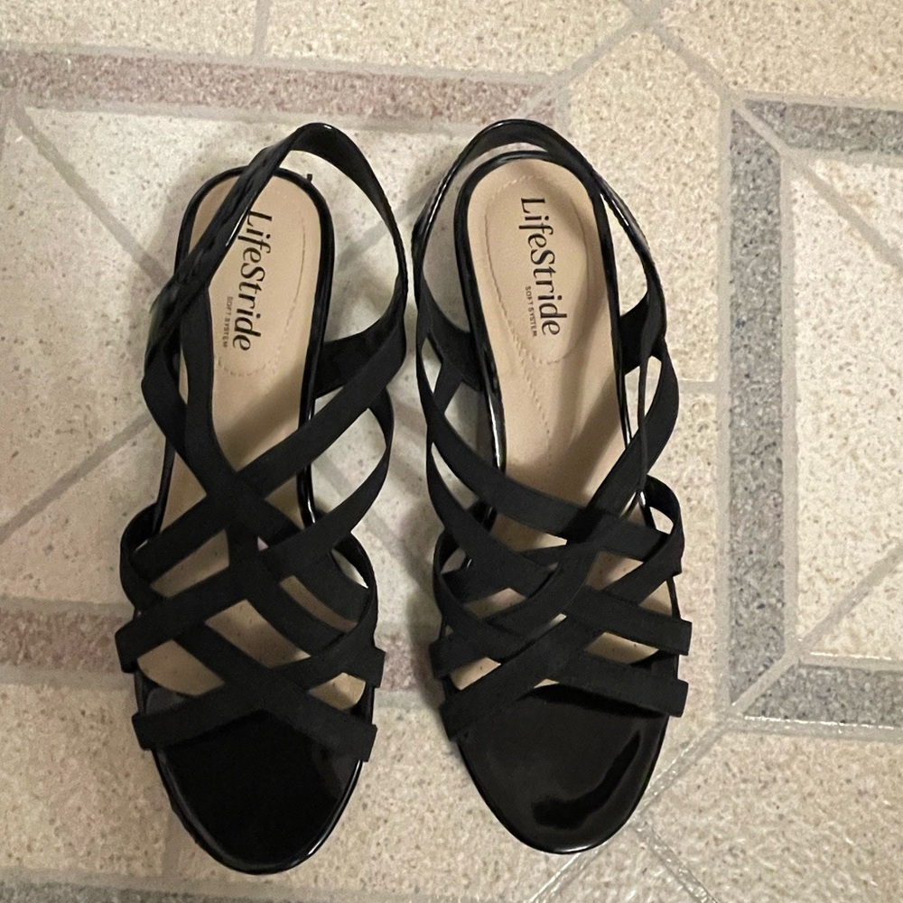 Women’s 7.5 black shoes